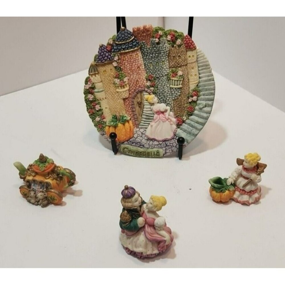 Vtg Popular Imports Cinderella Collector Plate w/Removable Pieces Figurines
